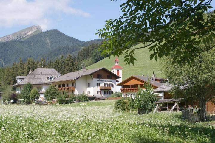Hotel per 4 persone, con Balcone e Terrazza nonché Giardino e Panorama sul Lago di Braies