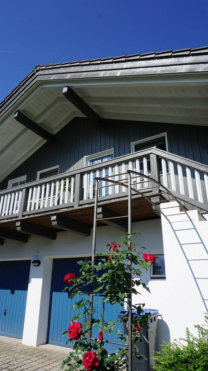 Ganze Ferienwohnung, Graublau - Appartement, 38 qm mit Bergblick, bis 4 Pers., Balkon in Grassau, Chiemsee
