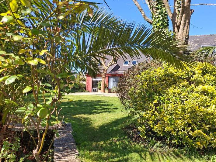 Location de vacances pour 2 personnes, avec jardin ainsi que terrasse et piscine à Locmaria-Plouzané - 2