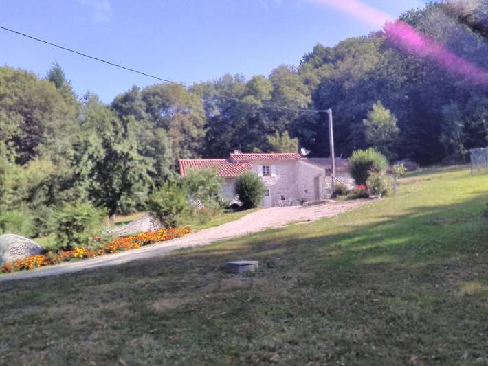 Location de vacances pour 6 personnes, avec Terrasse ainsi que Jardin et Vue dans Saint-Salvy-de-la-Balme - 4