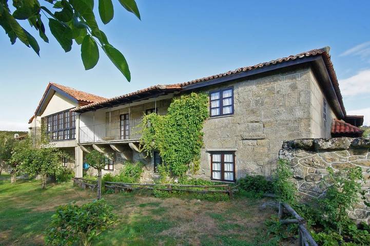 Casa rural para 12 personas, con terraza además de vistas y jardín en Provincia de Orense