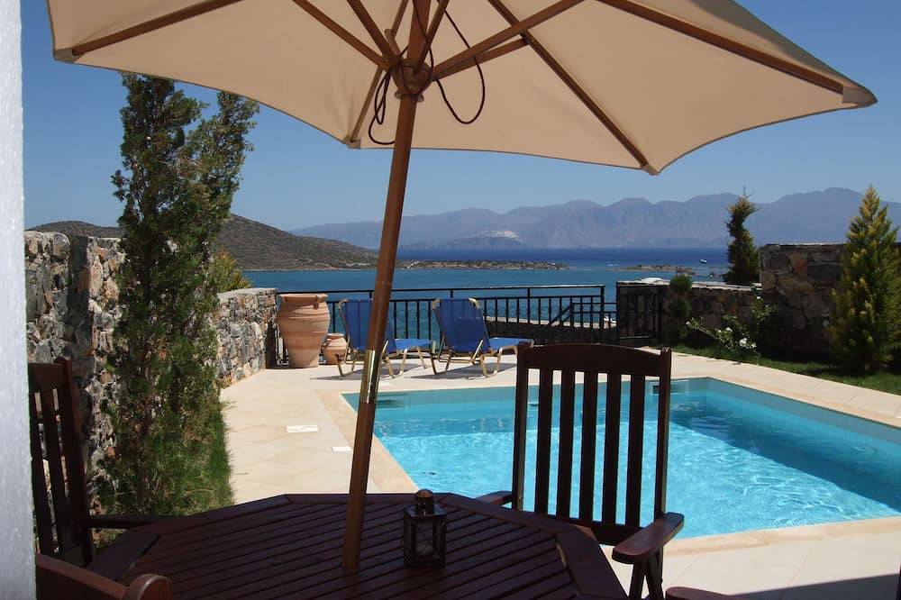Elounda, private pool, near beach and shops, stunning views facing the sea in Elounda, Lasithi