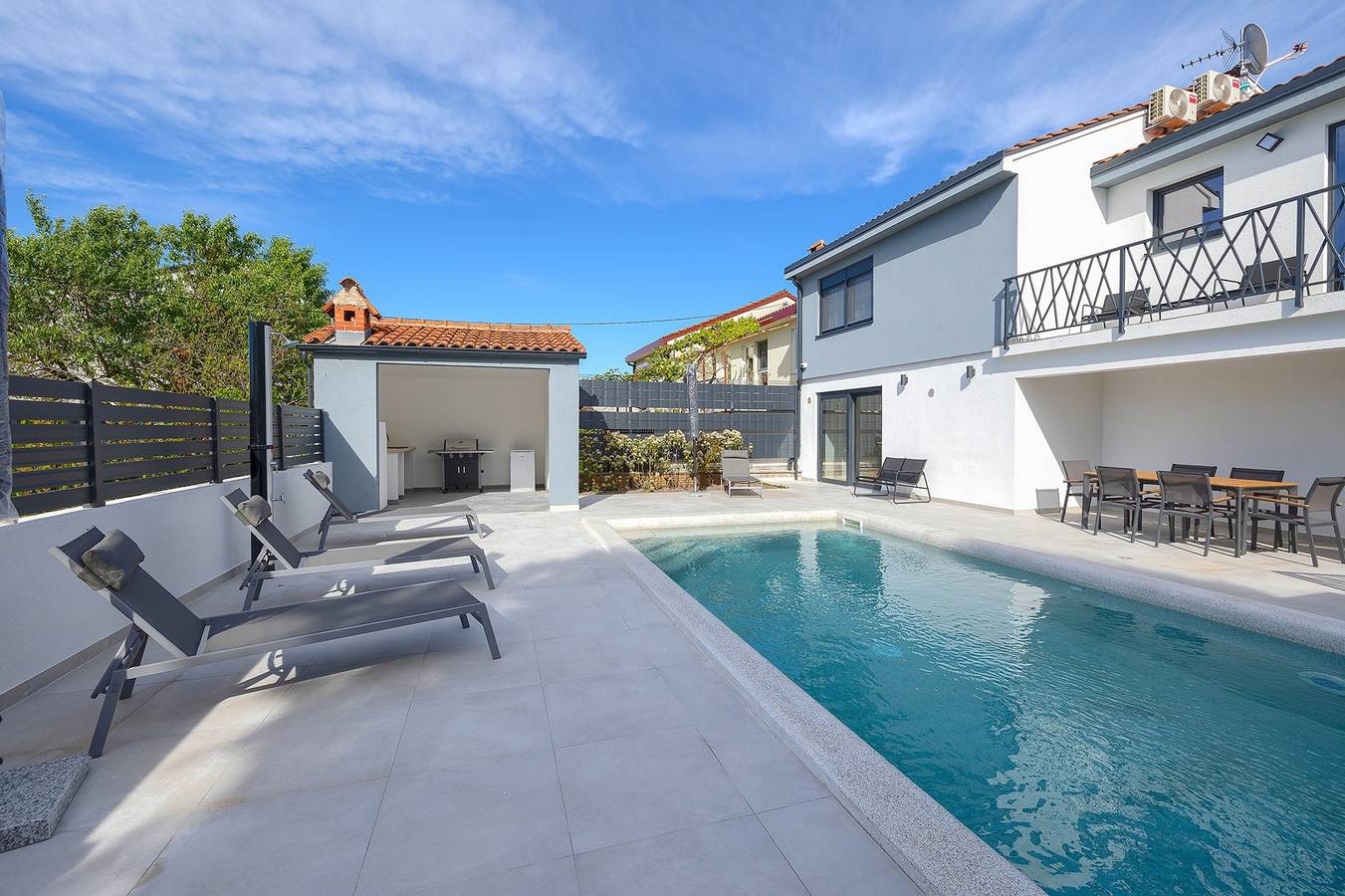 Villa Meri in Pula mit Pool und Meerblick in Stinjan, Pula