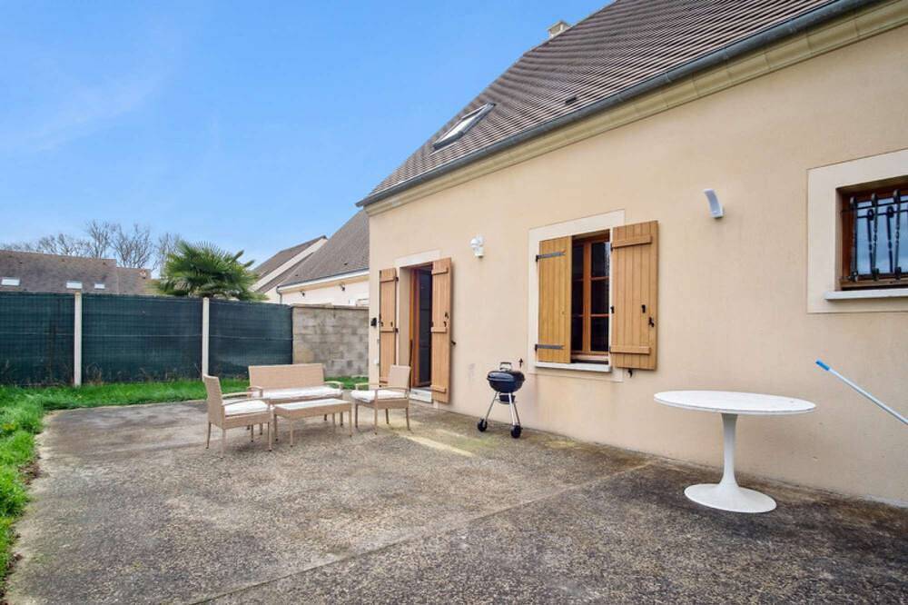 Entire apartment, Chic friendly and spacious house in Meaux, Seine-et-Marne
