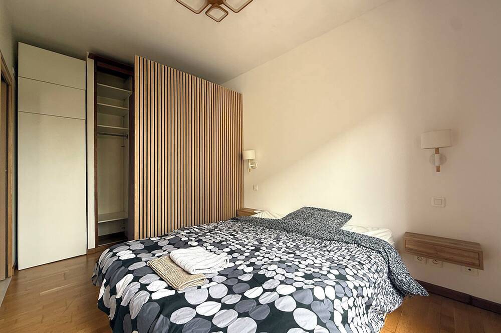 Ganze Wohnung, Cosy 1-Bedroom Apartment, 20 Min from Paris & Versailles, Not Overlooked in Suresnes, Hauts-de-Seine