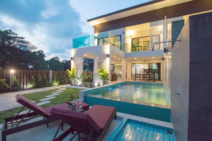 Chalet para 6 personas, con vistas además de jardín y piscina - 1