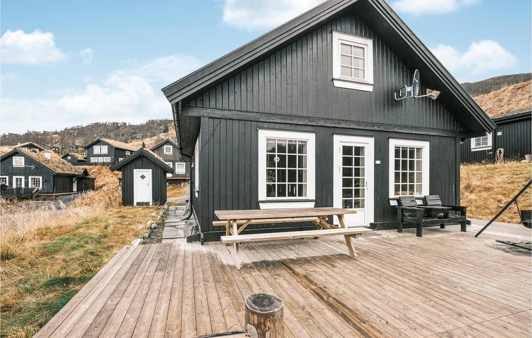 Ferienhaus für 8 Personen mit Garten in Tokke