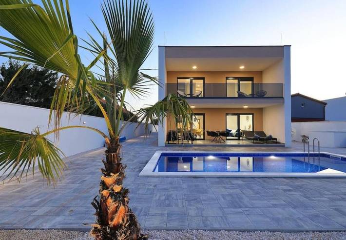 Ferienhaus für 10 Personen, mit Balkon und Garten in Vrsi