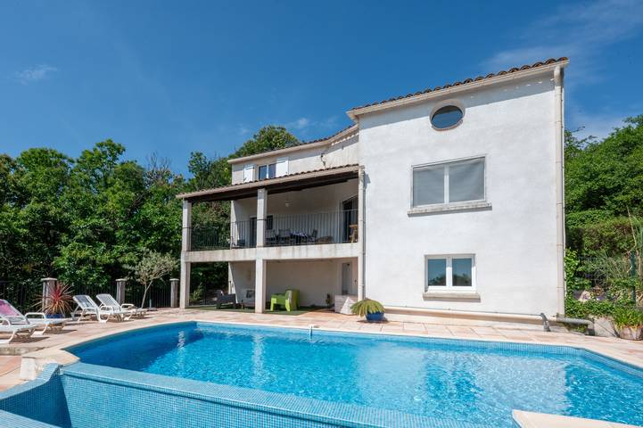 Location de vacances pour 8 personnes, avec terrasse et jardin à Courry - 3
