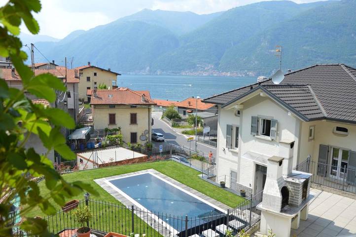 Appartement de vacances pour 2 personnes, avec vue sur le lac et piscine ainsi que jardin et vue