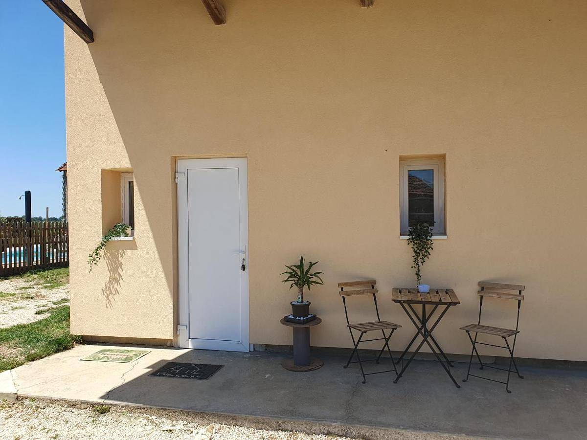 Double Room with Pool View in Pierre-de-Bresse, Région de Louhans