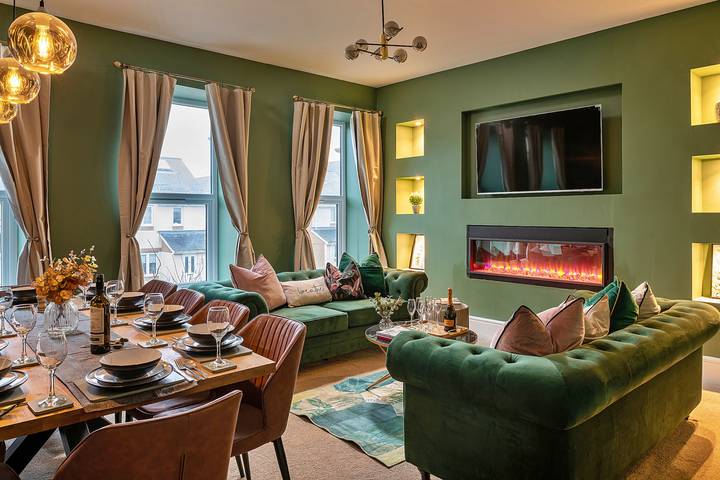 Holiday rental for 11 people, with Hot tub and Terrace in Pwllheli