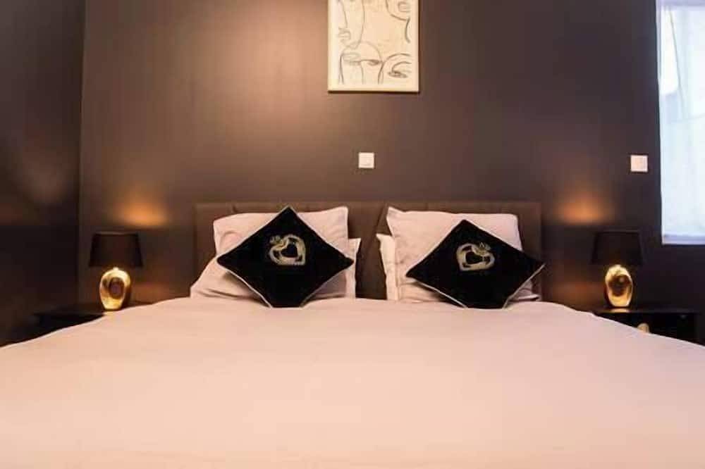 Apartamento entero, Romantic Jacuzzi Suite in Moulins, Allier (desambiguación)