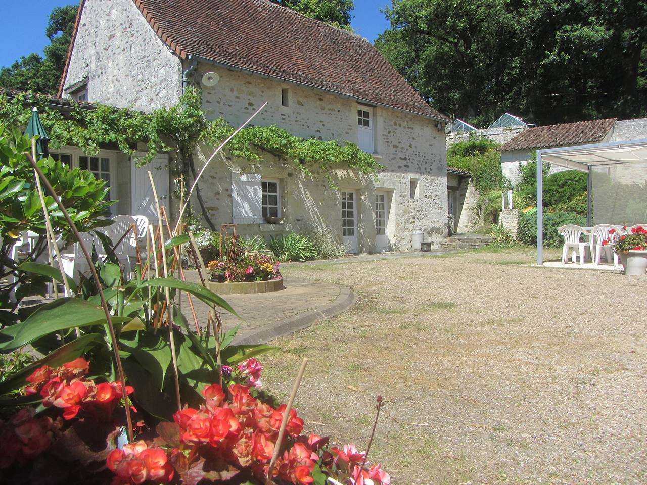 Gîte 'La Fromagerie' mit gemeinschaftlichem Pool, privater Terrasse und Wlan in Paroisse Saint-Damien-en-Châtelleraudais, Vienne