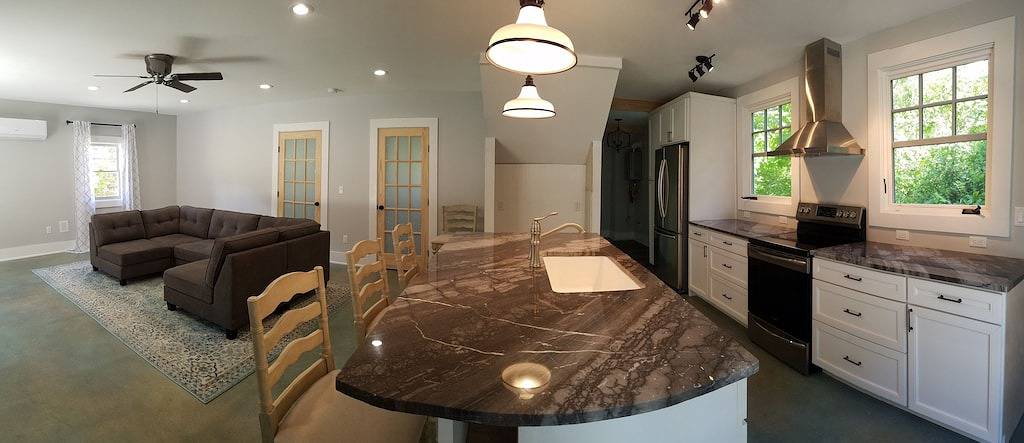 Vacation house for 2 people, with yard in Asheville