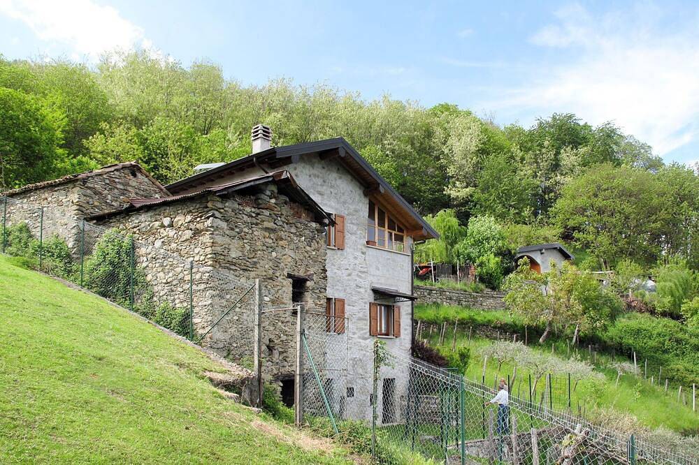 Wunderbares alleinstehendes Ferienhaus für 2 Leute mit Tv, Terrasse und Haustiere erlaubt in Cremia, Gemeinde Cremia