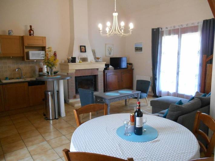 Location de vacances pour 6 personnes, avec jardin ainsi que vue et piscine, adapté aux familles à Carlux - 4