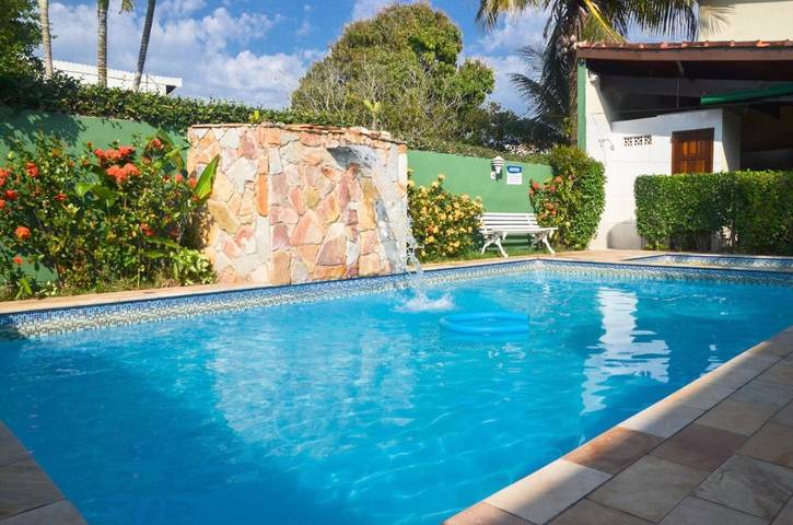 Casas e apartamentos de temporada para 5 pessoas, com jardim e piscina em Peruíbe