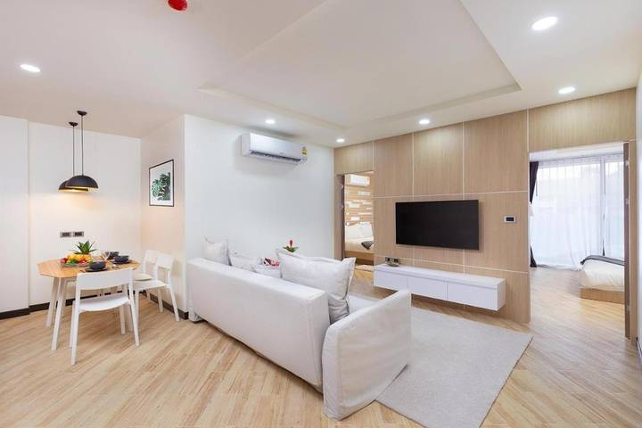 Appart’hôtel pour 4 personnes, avec terrasse et vue ainsi que jardin et piscine