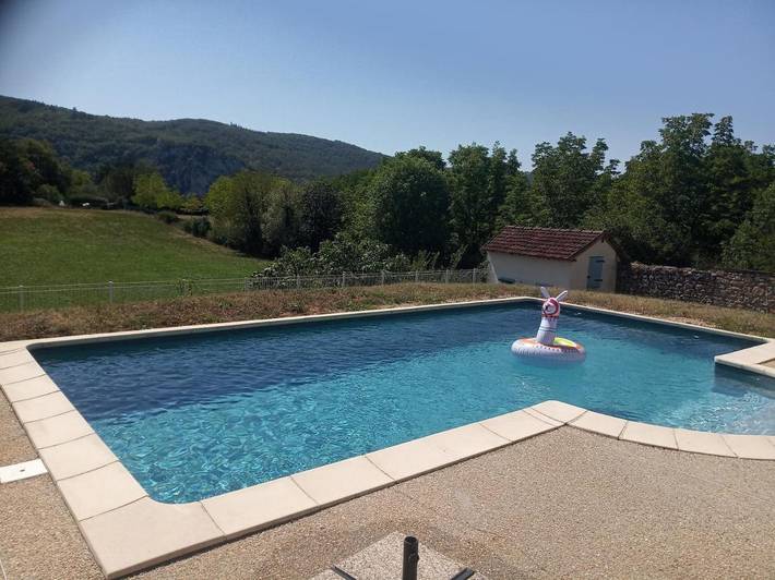 Location de vacances pour 8 personnes, avec piscine ainsi que vue et jardin, animaux acceptés à Tour-de-Faure - 3