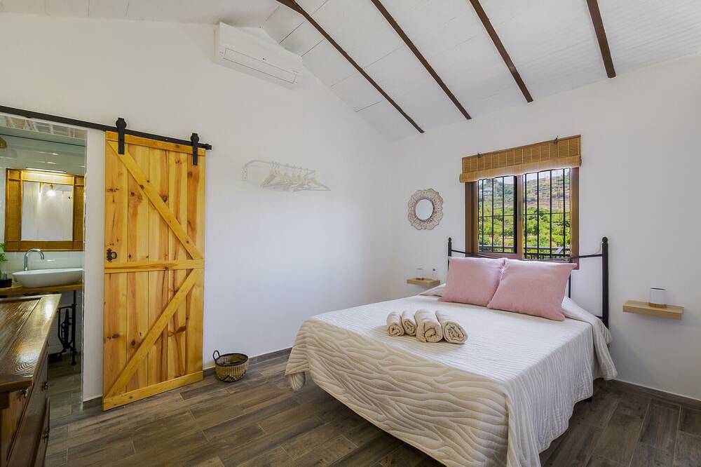 Cubo's Casa Rural Jaramago / piscina privada / Bbq / vistas / wifi gratis in Yunquera, Sierra de las Nieves