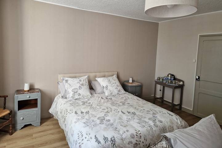 Location de vacances pour 3 personnes, avec piscine et jardin à Saint-Martin-de-Juillers - 3