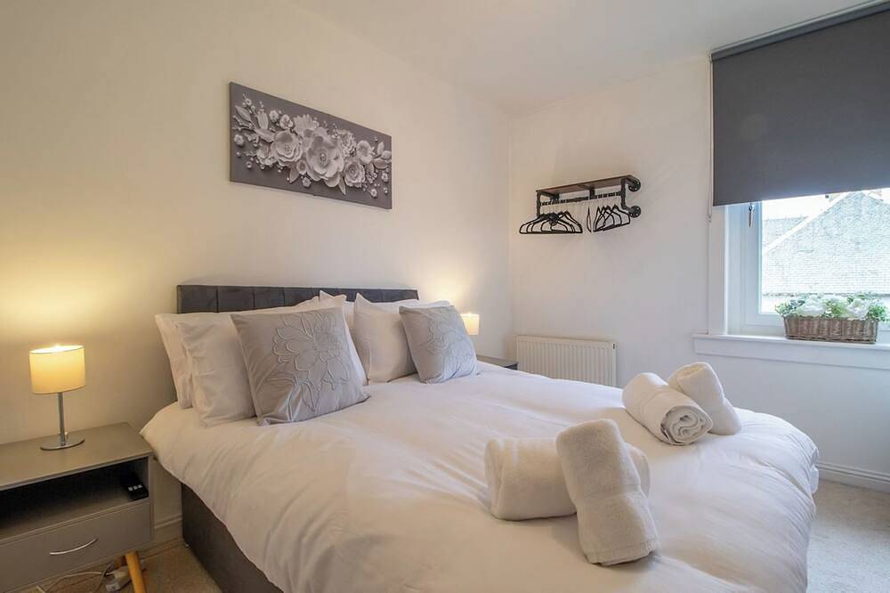 Ganze Wohnung, Chapelhall 4 Bedroom Flat with Parking for 4 Cars in Nord Lanarkshire