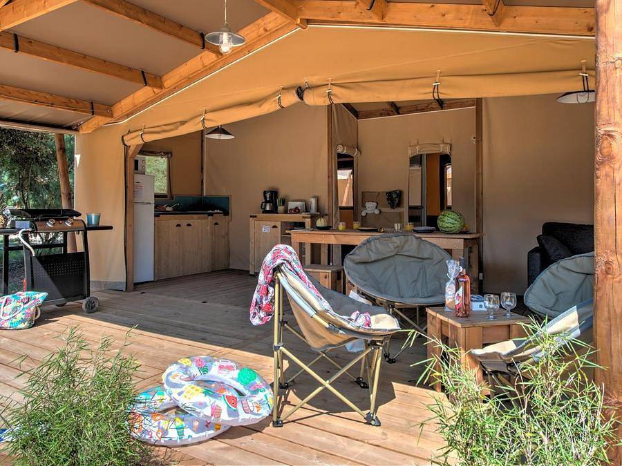 Flower Camping Le Conleau - Safarizelt 5 personen - Ecolodge Cotton Toilée Confort 32m² (2 Zimmer) + überdachte Terrasse 11m² + Tv in Vannes, Côte des Mégalithes
