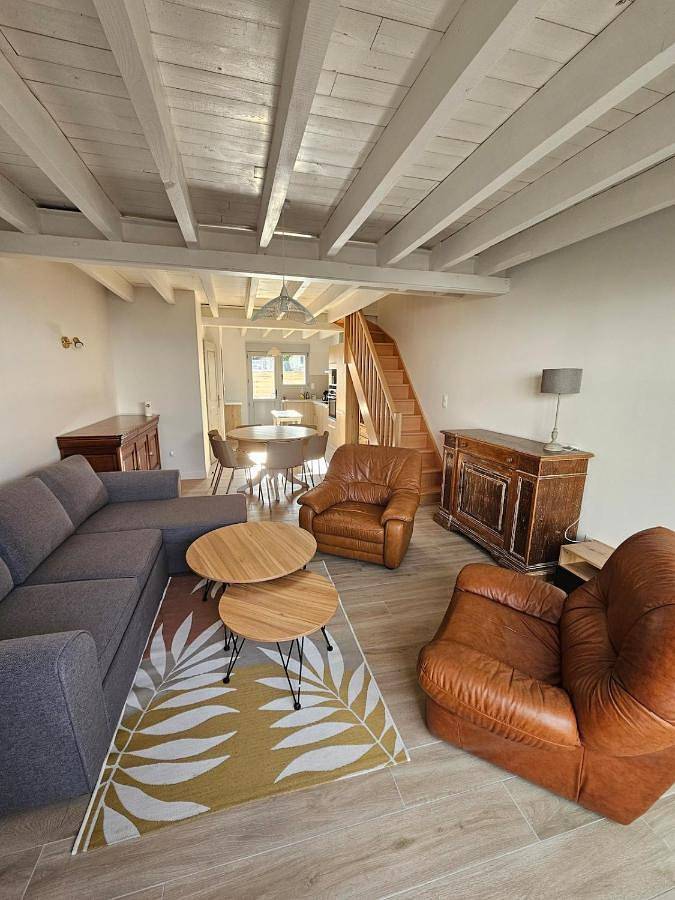 Two-Bedroom House in Saint-Xandre, Région de La Rochelle