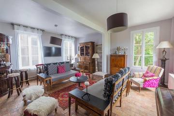 Cottage pour 35 personnes, avec jacuzzi et jardin ainsi que piscine et terrasse dans Etang de Pouancé