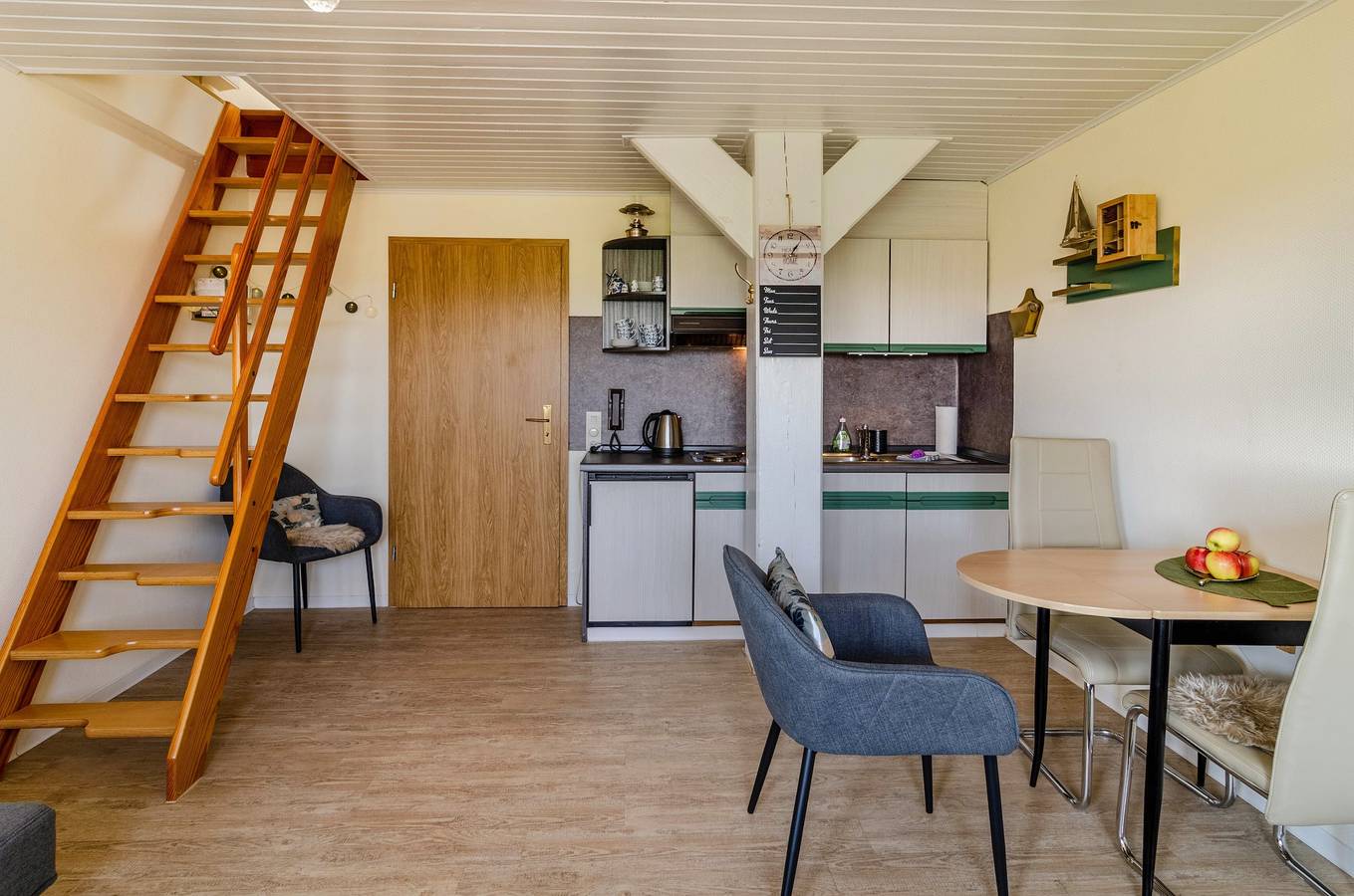 Ganze Wohnung, Ferienwohnung 'Ruheinsel' mit Gemeinschaftsterrasse, Gemeinschaftsgarten und Balkon in Jade, Nordseeküste