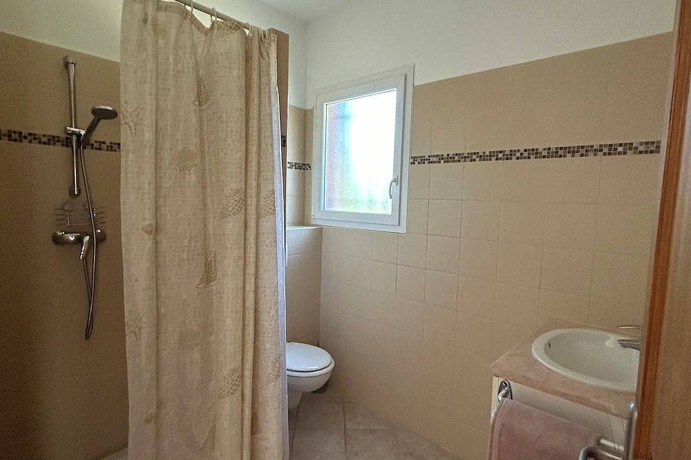 Ganze Wohnung, 30 m2 in a Villa - Grand Ajaccio in Peri, Ajaccio und Umgebung