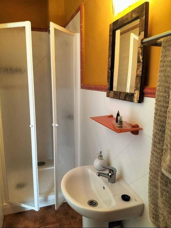 Location de vacances pour 2 personnes, avec piscine ainsi que vue et jardin à Martos - 3