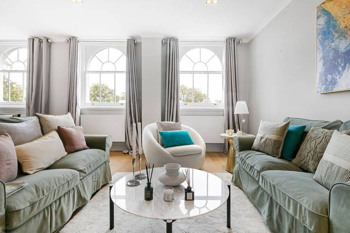 Vacation rental for 4 people, with lake view, with pets in Knightsbridge