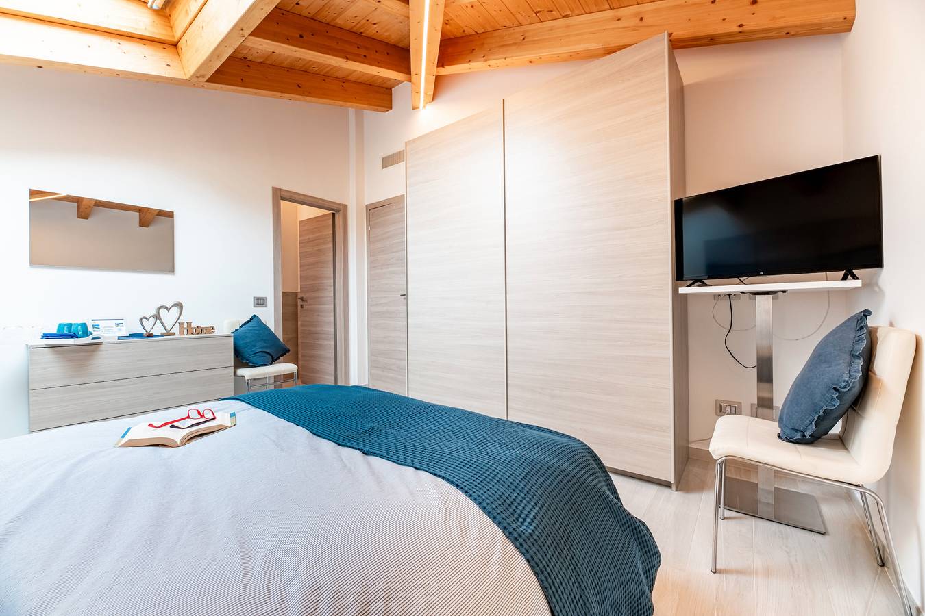 Zimmer 'Elena' mit Gemeinschaftspool, Wlan und Klimaanlage in Musso, Gemeinde Musso