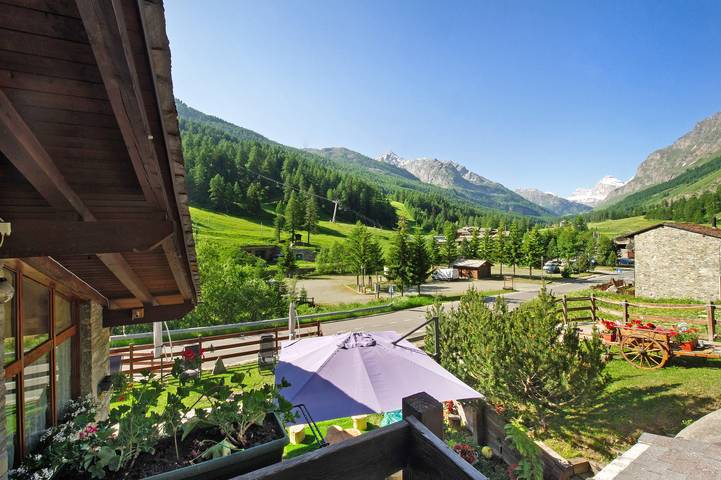 Room '6' with Shared Terrace, Shared Garden and Wi-Fi in Chanavey, Rhêmes-Notre-Dame