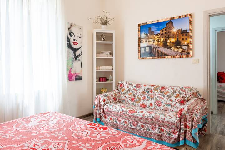 Appartamento intero, Appartamento 'La Casa Di Ettore' con vista sulle montagne, terrazza privata e aria condizionata in Arezzo, Provincia di Arezzo