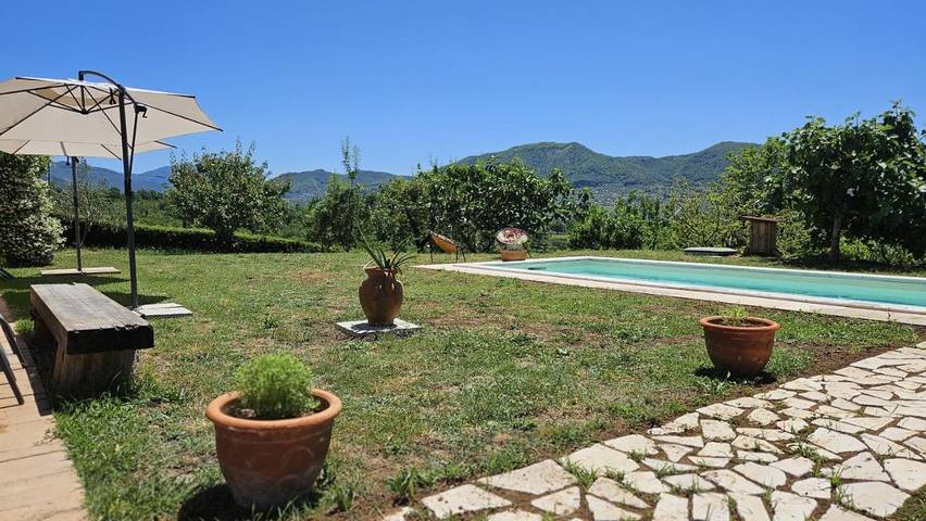 Casa vacanza per 2 persone, con Balcone e Terrazza nonché Giardino e Piscina a Giffoni Sei Casali