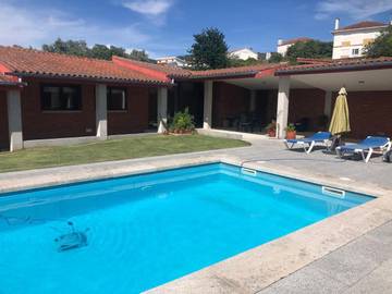 Gîte pour 2 personnes, avec piscine et terrasse ainsi que vue et jardin dans Afife