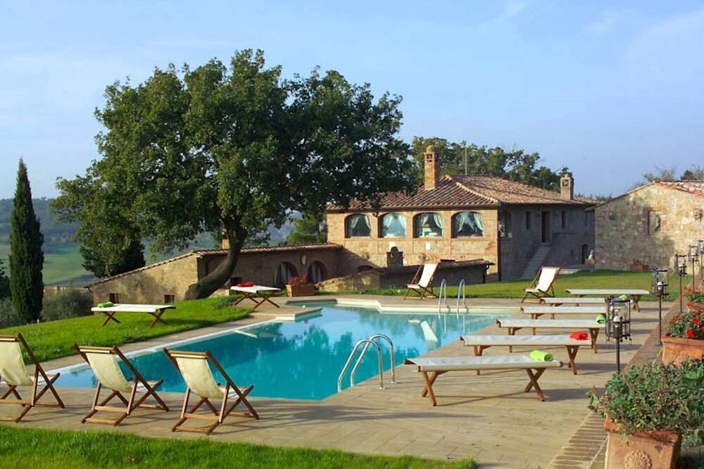Splendid farmhouse in the heart of the Val d'Orcia in Pienza, Orciatal