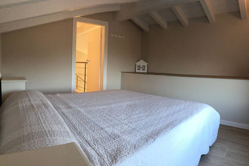 Entire apartment, D6 First Floor Apartment In Residence With Swimming Pool in Porto Pino Beach, Porto Pino