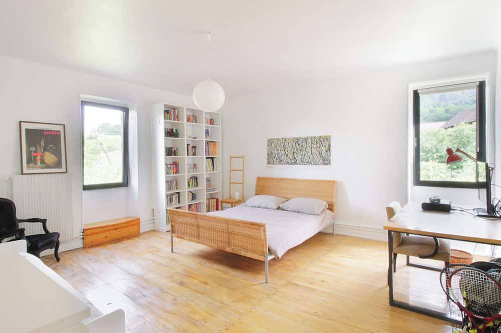 Family home, peaceful setting and swimming pool! in Billième, Chambéry und Umgebung