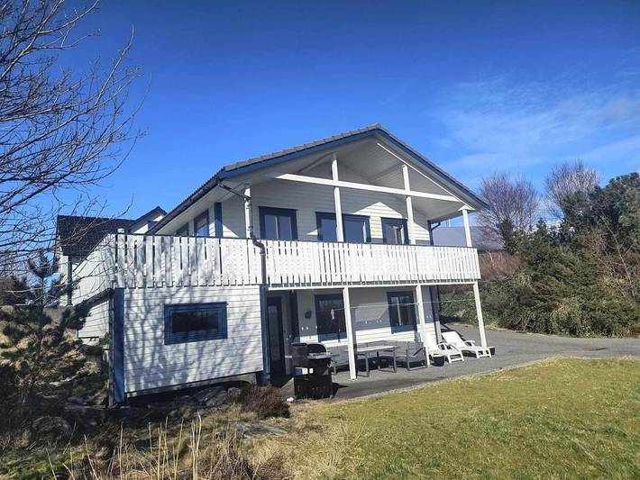 Ferienhaus für 8 Personen, mit Balkon und Terrasse sowie Garten und Ausblick