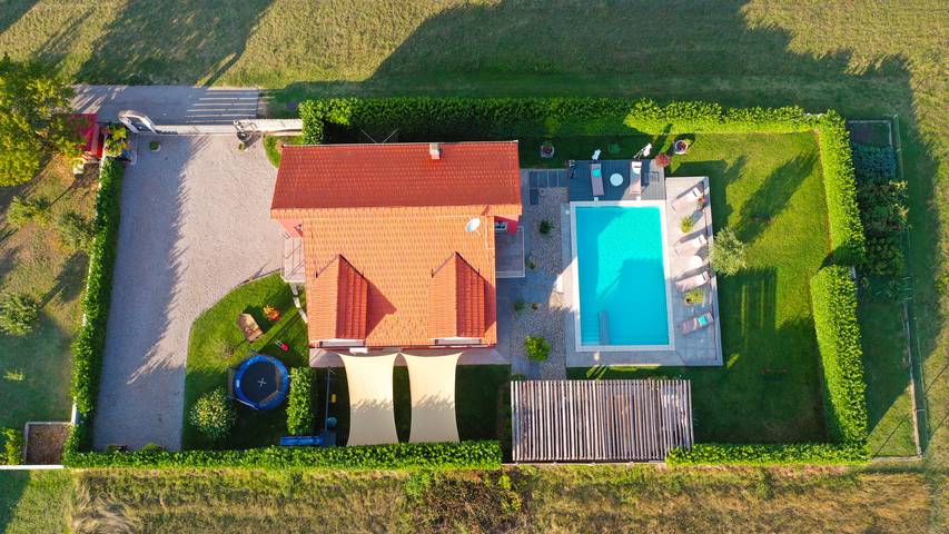 Villa für 8 Personen, mit Garten und Terrasse sowie Whirlpool - 1