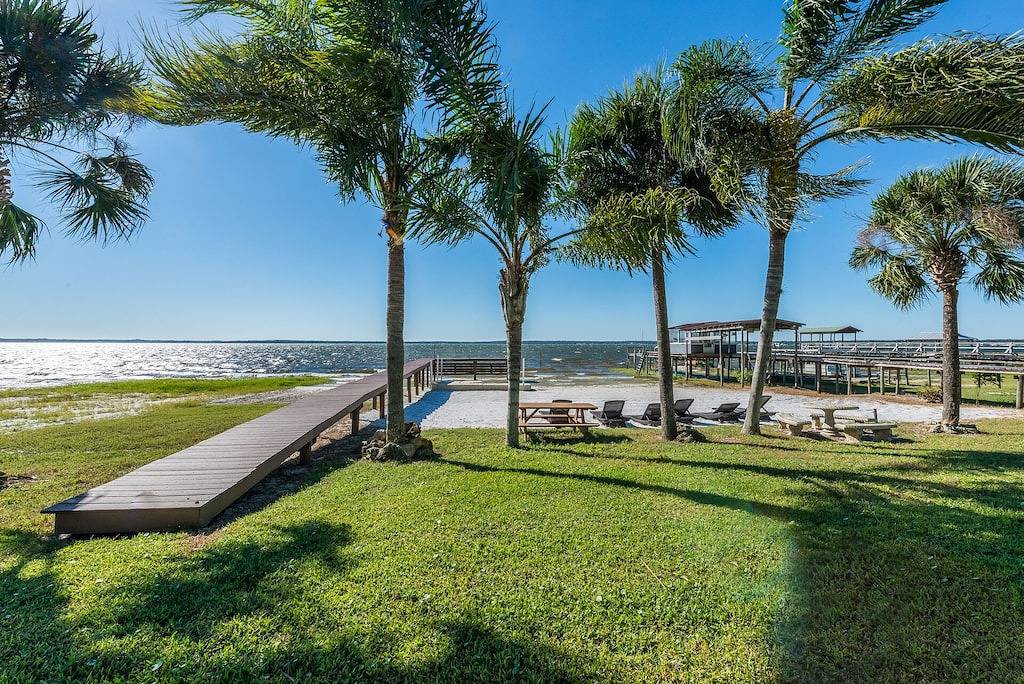 Familienhaus am See mit privatem Sandstrand und herrlichem Sonnenuntergang in Marion County (FL)