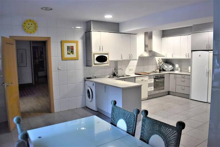 Gîte pour 16 personnes, avec Balcon et Terrasse ainsi que Jardin et Vue à Saragosse - 3
