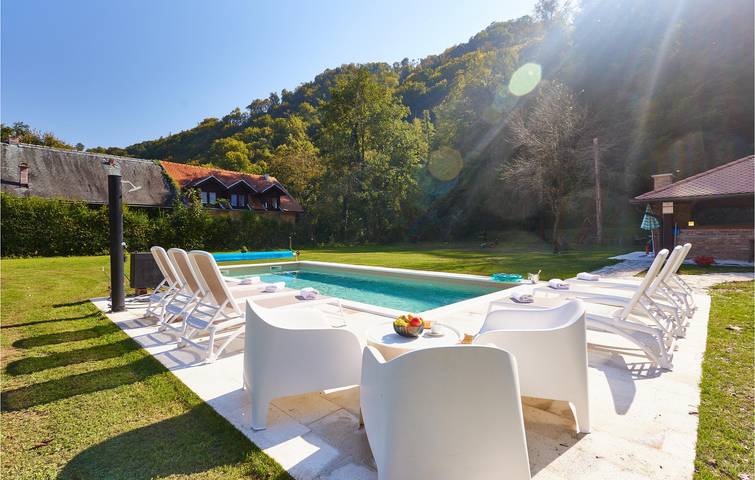 Charmante 300 m² große Wohnung mit beheiztem Pool und Terrasse in der Nähe des Zentrums von Samobor in Samobor, Zagreb und Umgebung
