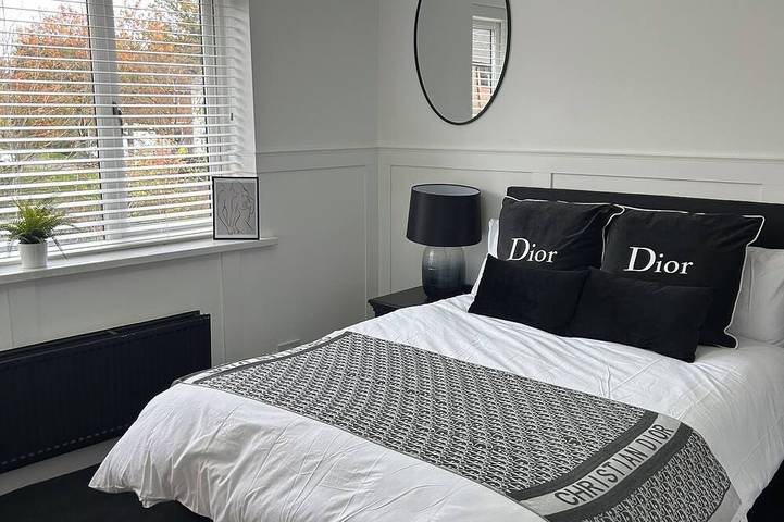 Fabulous 7-bedroom Hyacinth House perfect for your Birmingham getaway in Birmingham, Birmingham Area