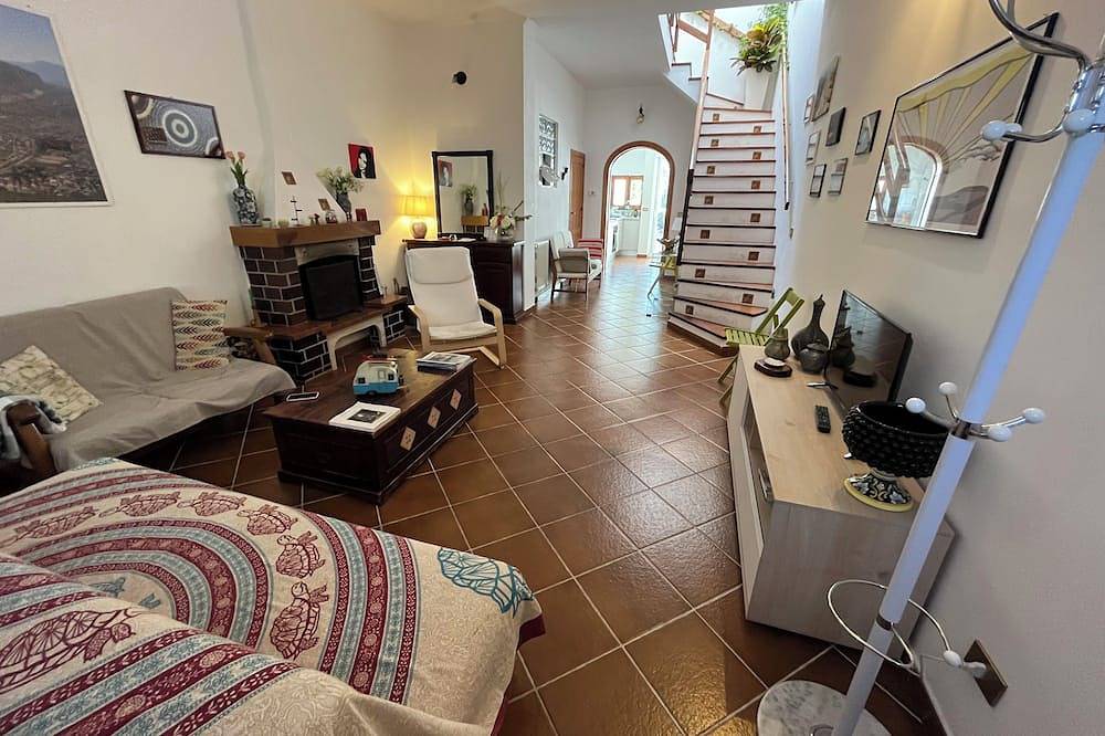 Villa indépendante sur deux élévations, grande terrasse et petit jardin in Mondello, Palerme