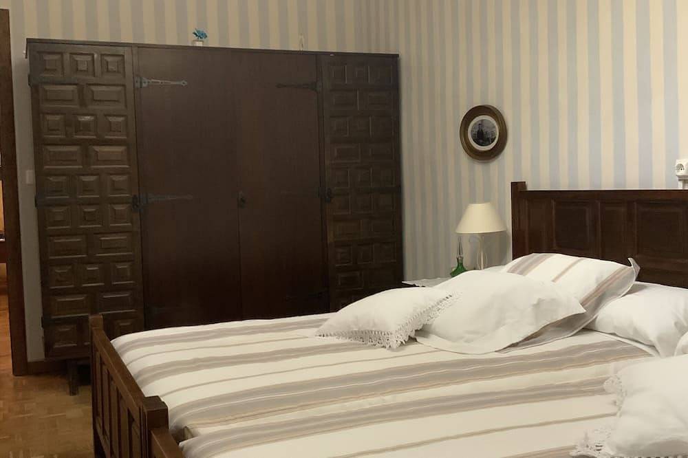 House With Pool And Orchard In Artajona in Artajona, Navarra Province